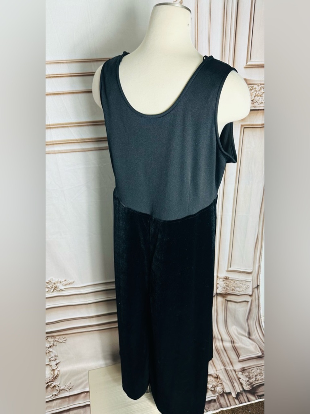 Black Sleeveless Velvet Maxi Dress - Women - Picture 6 of 8